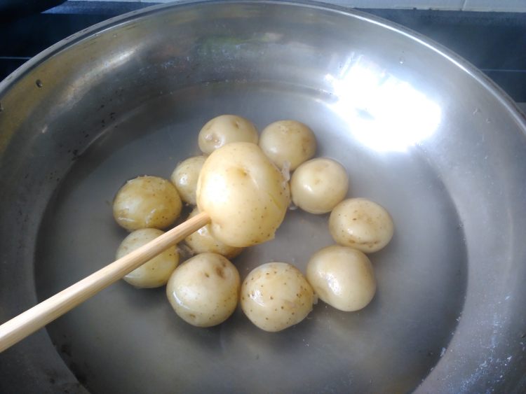 橄榄油香煎小土豆步骤2