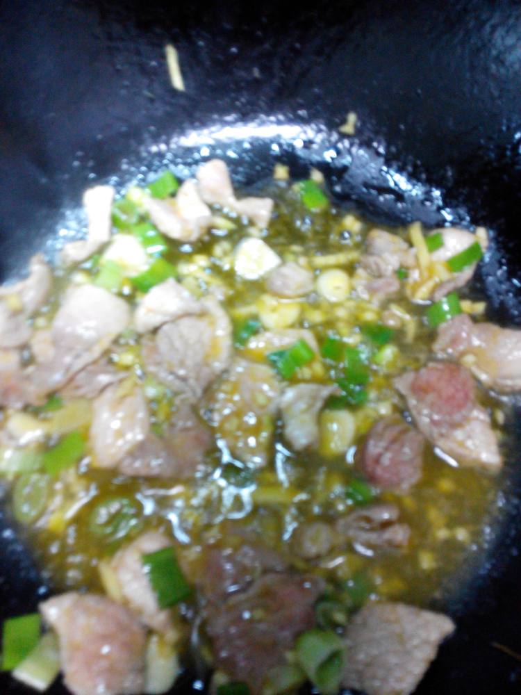 尖椒炒肉片步骤4