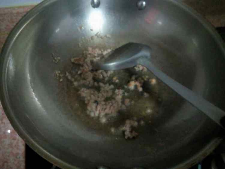 肉末炒豌豆步骤3