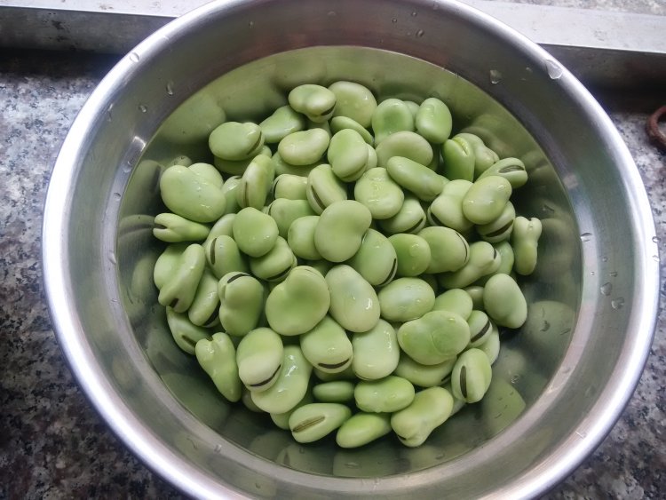 蚕豆小炒步骤1