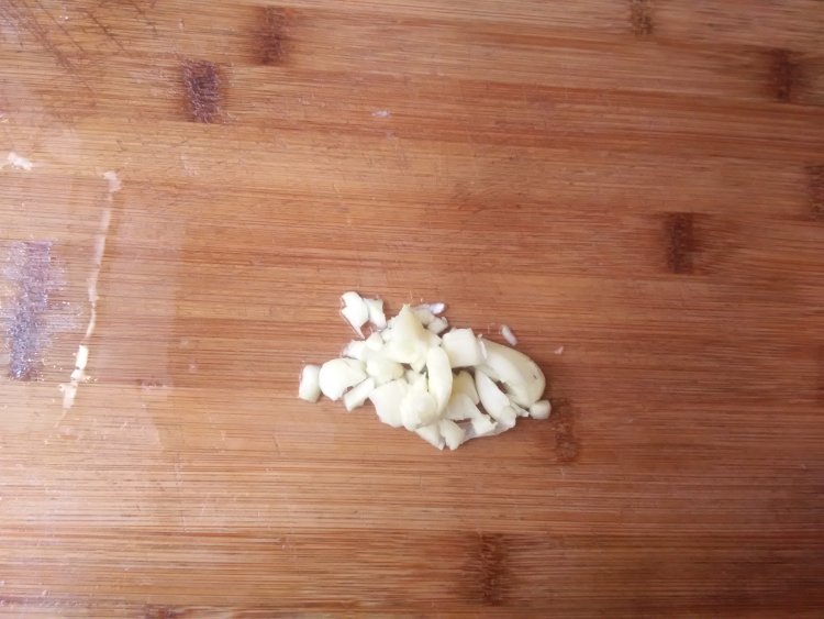 蚕豆小炒步骤2