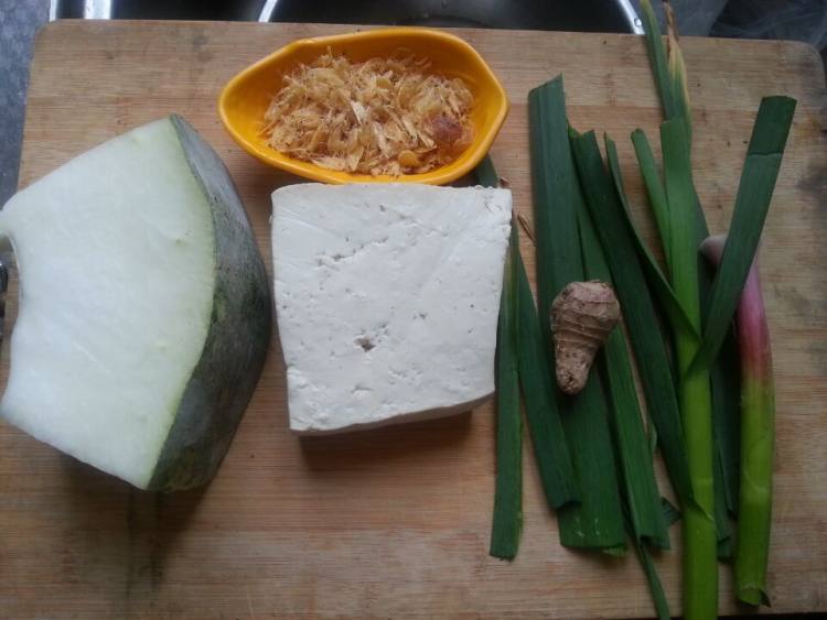冬瓜炖豆腐步骤1