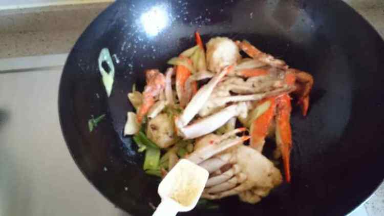 大葱炒海蟹步骤10
