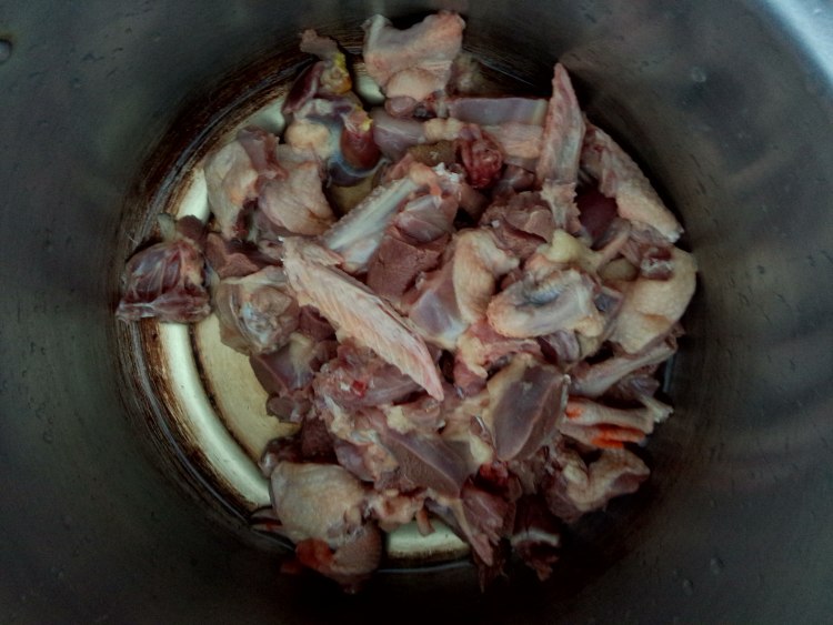 乳鸽瘦肉汤步骤3