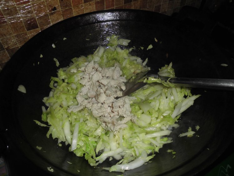 白菜炒鸡肉步骤8