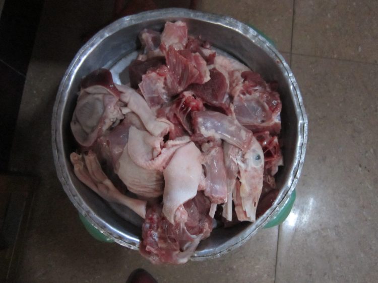 龙骨鸭子汤步骤1