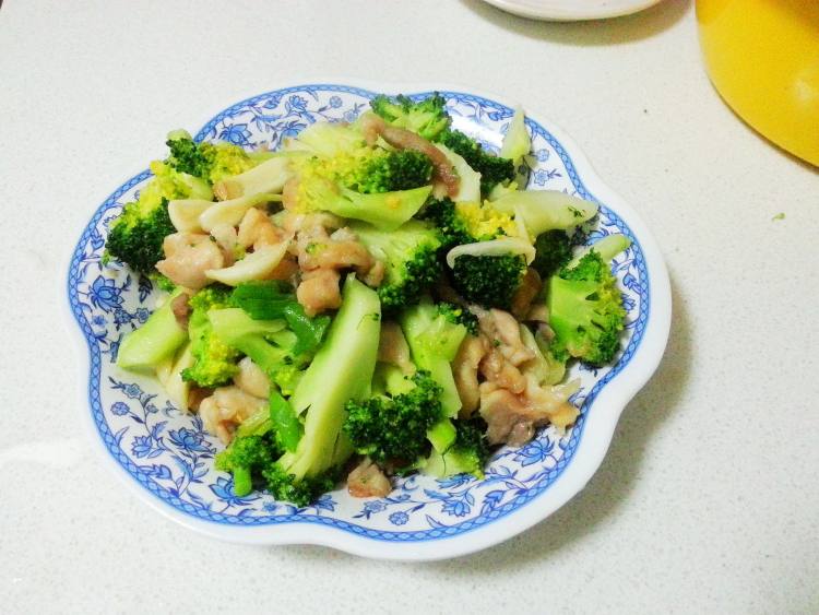 西兰花炒鸡腿肉步骤9