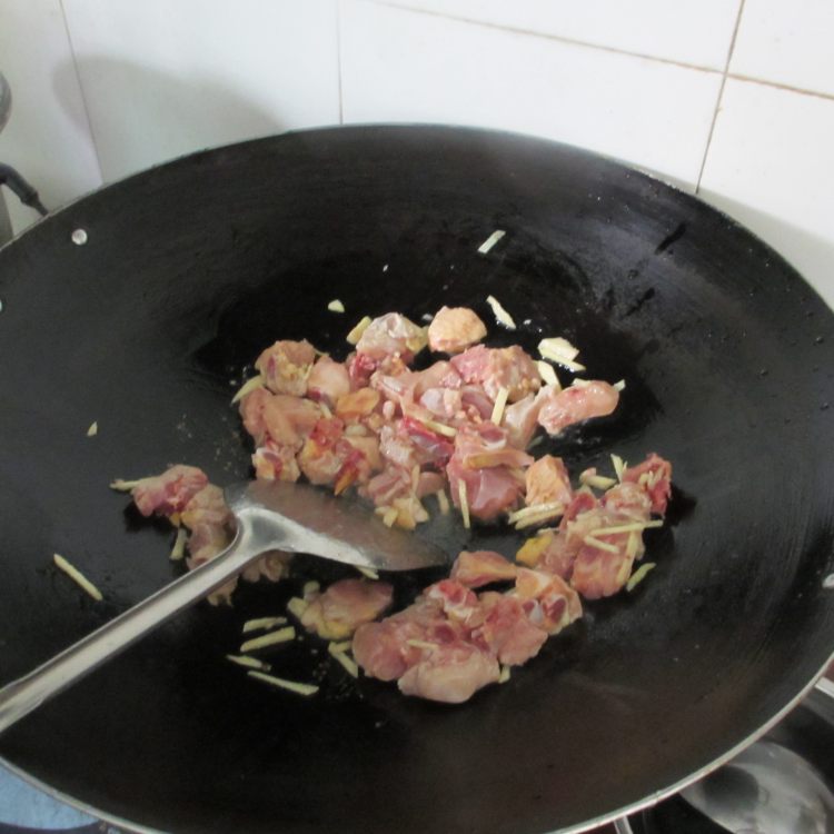 山药烧鸡肉步骤4