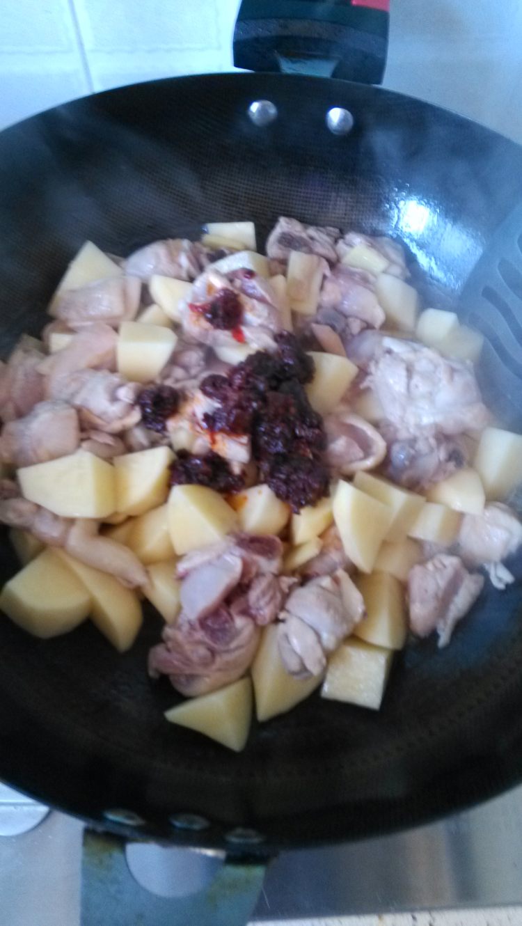 土豆烧鸡公步骤5