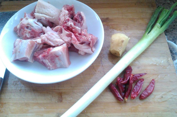 红烧鸭肉步骤1