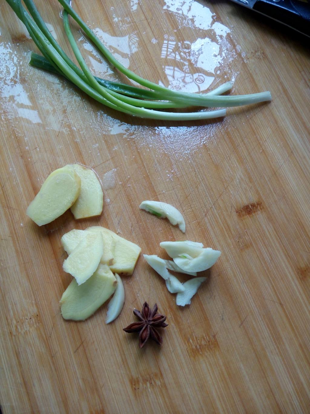 土豆香菇烧鸡腿步骤2
