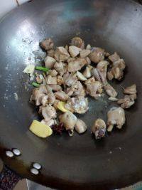 土豆香菇烧鸡腿步骤7