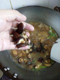 土豆香菇烧鸡腿步骤12