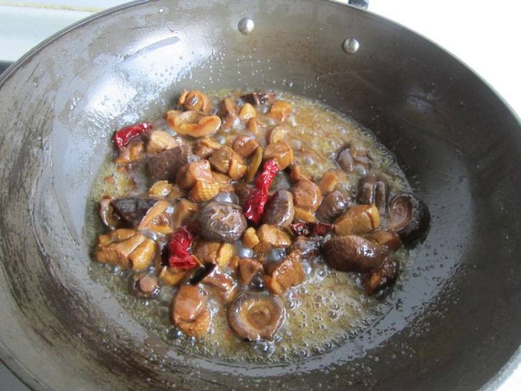 香菇烧鸭肉步骤12
