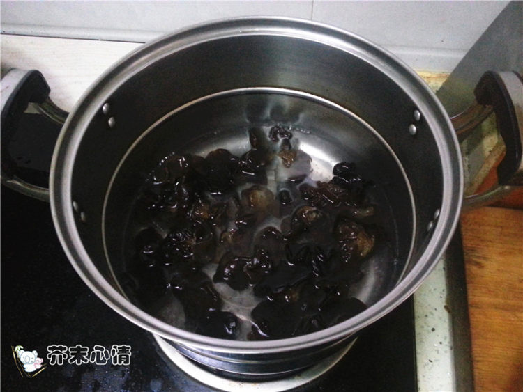 木耳山药鸡步骤1