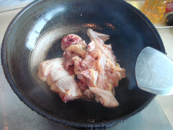 腐竹焖鸡块步骤2