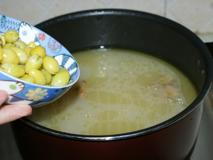 白果炖鸡步骤5