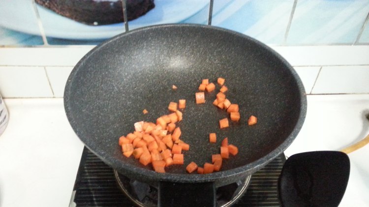 鸡肉胡萝卜炒菱角步骤6