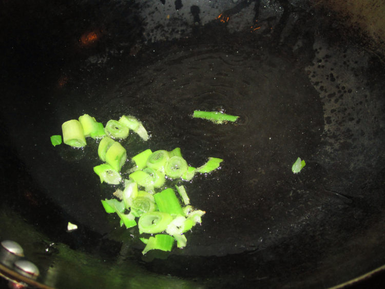 芹菜鸡丝炒鸡蛋步骤4