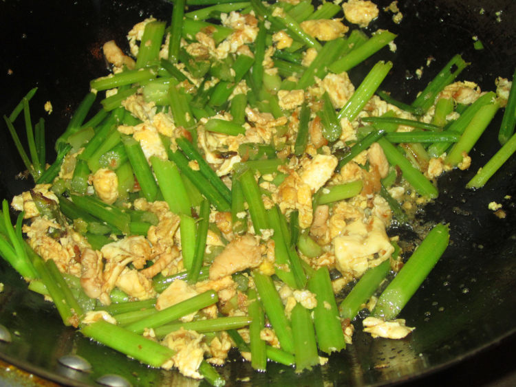 芹菜鸡丝炒鸡蛋步骤9