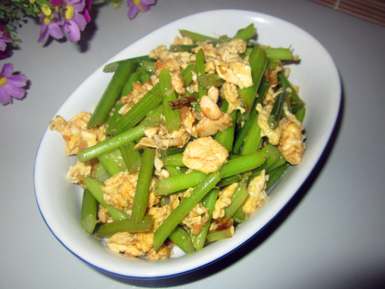 芹菜鸡丝炒鸡蛋步骤10