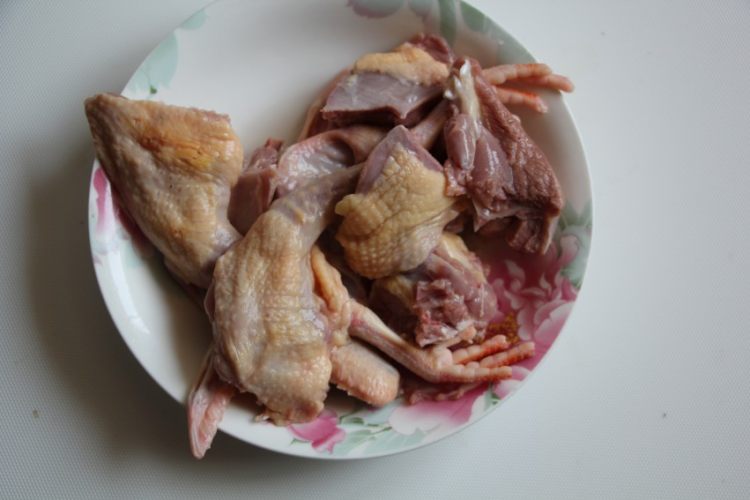 栗子鸽子煲步骤2