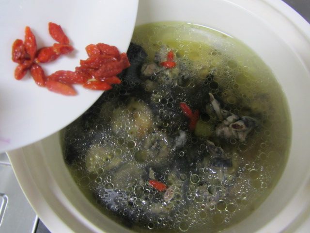天麻炖乌鸡步骤11