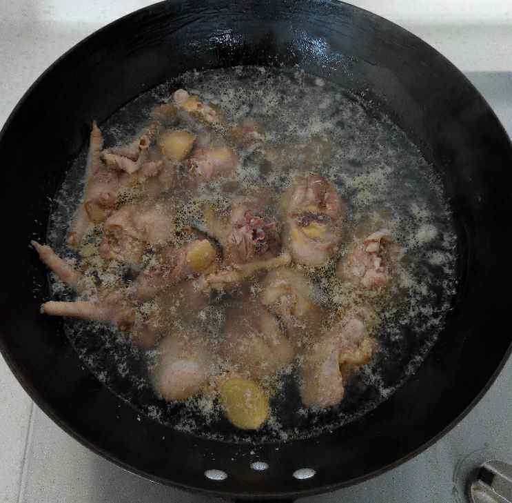笨鸡香菇煲步骤2