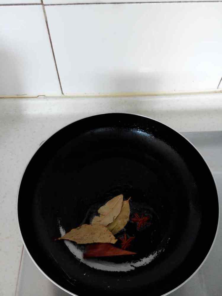 笨鸡香菇煲步骤3