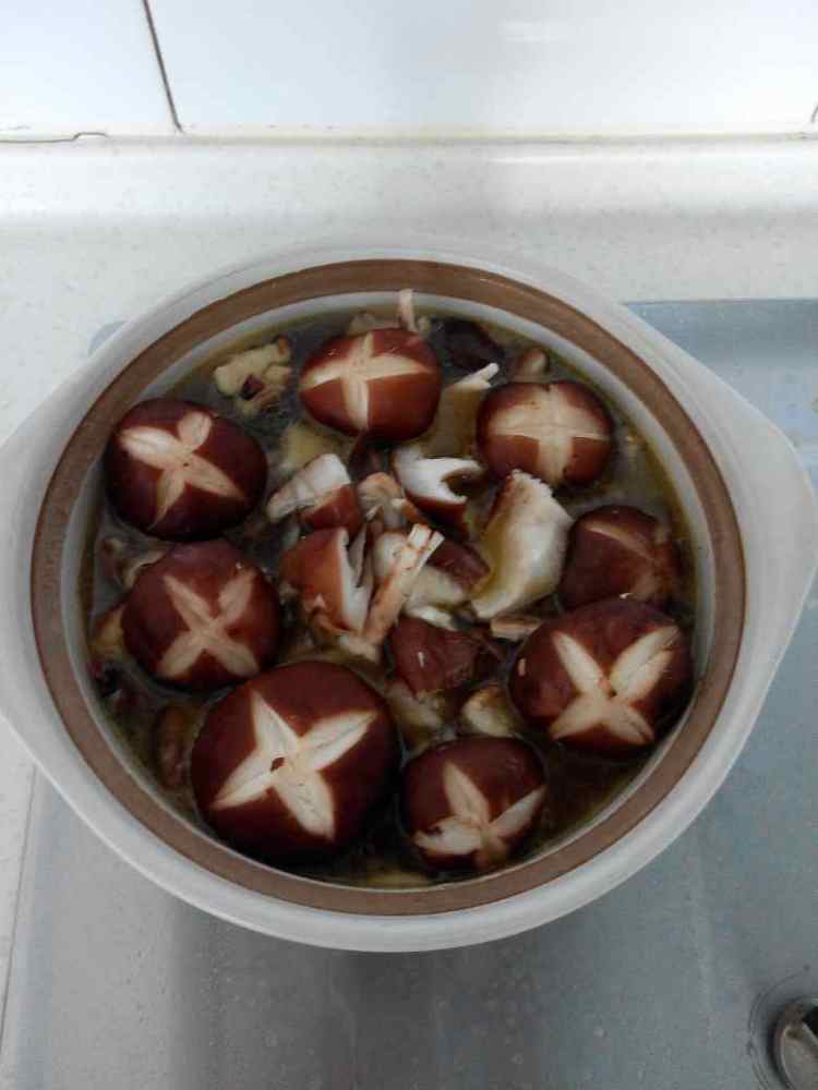 笨鸡香菇煲步骤8