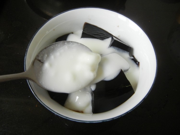 樱桃酸奶龟苓膏步骤10
