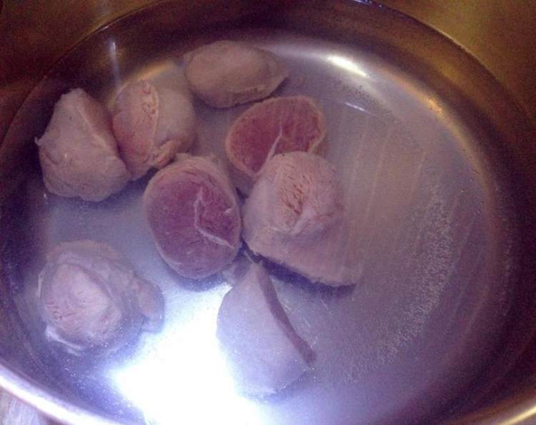 花旗参瘦肉汤步骤3