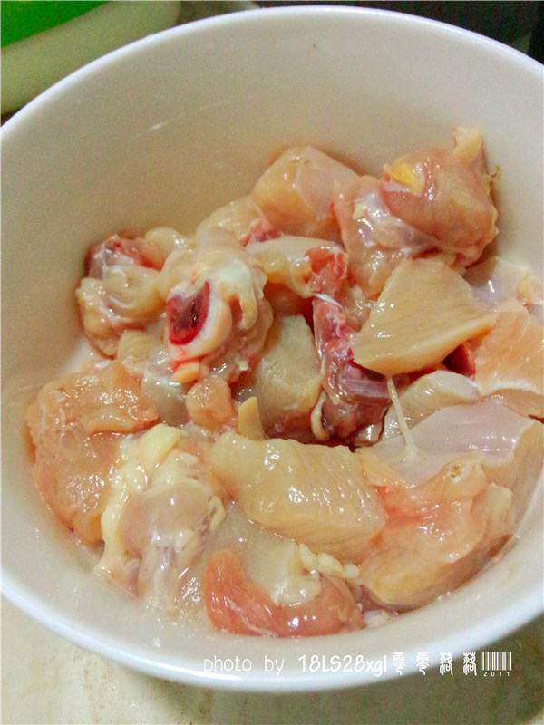 鱼腥草麦冬炖鸡汤步骤2