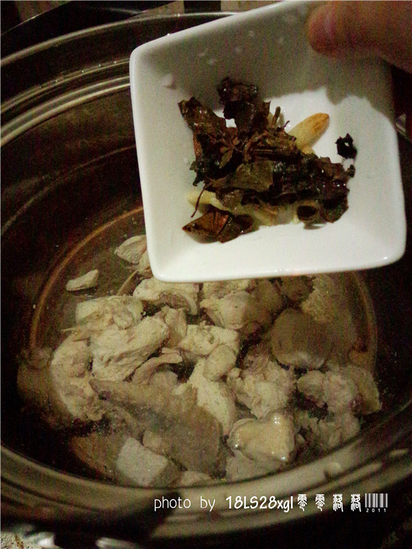鱼腥草麦冬炖鸡汤步骤8