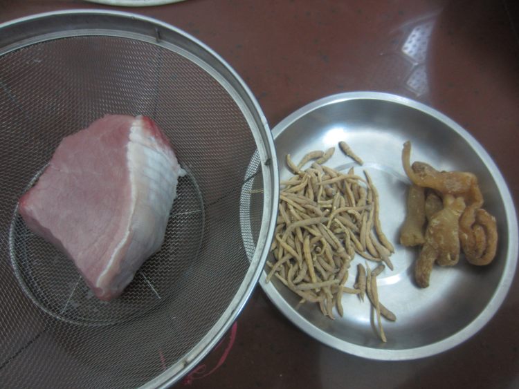 太子参玉竹炖瘦肉步骤1