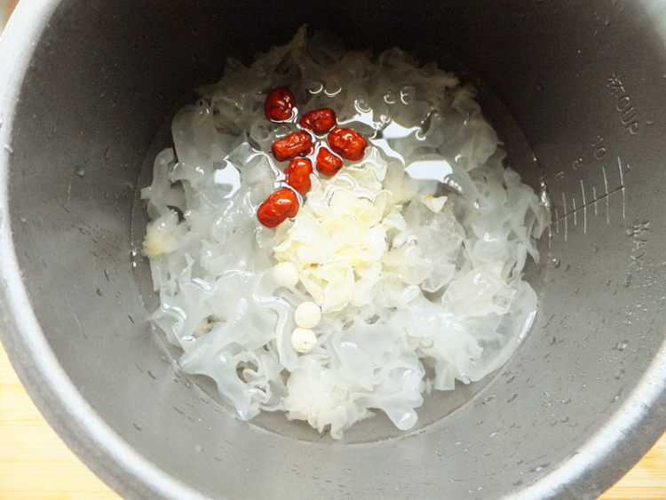 红薯银耳汤步骤6