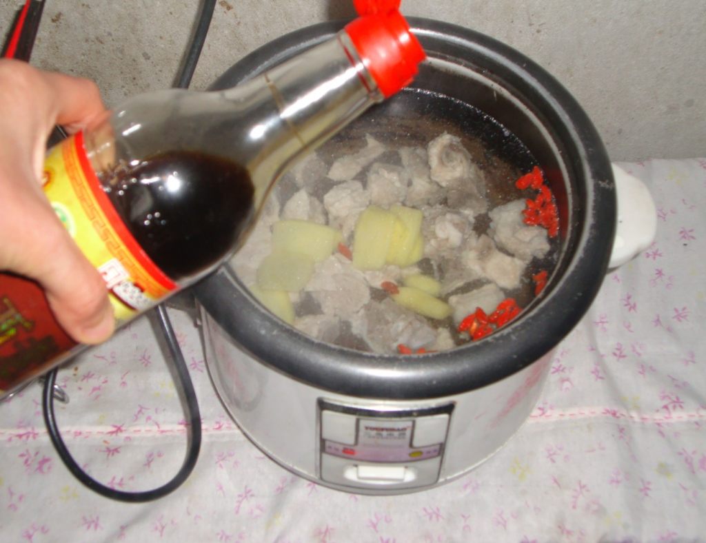 杞子冬瓜排骨汤煲步骤8