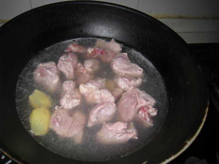 松茸银耳瘦肉汤步骤4