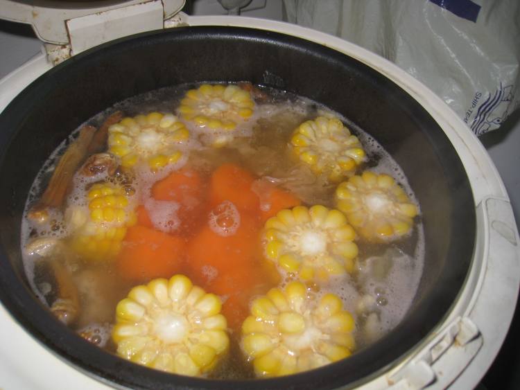 松茸银耳瘦肉汤步骤7