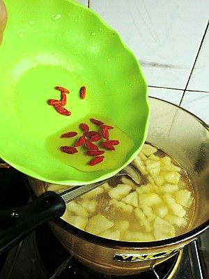 梨藕百合汤步骤7