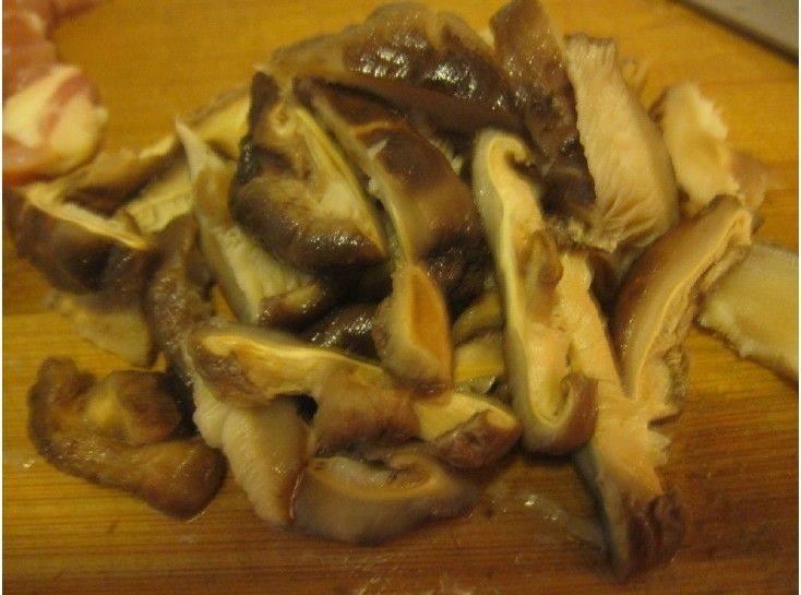 香菇银耳溜鸡腿肉步骤8