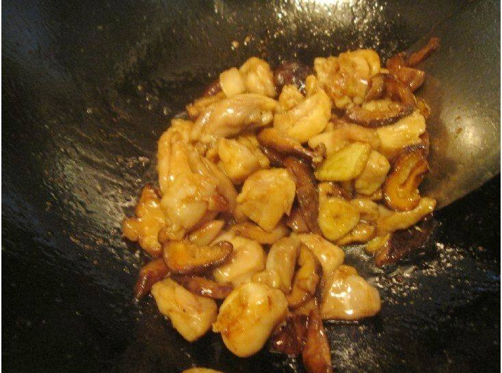 香菇银耳溜鸡腿肉步骤11
