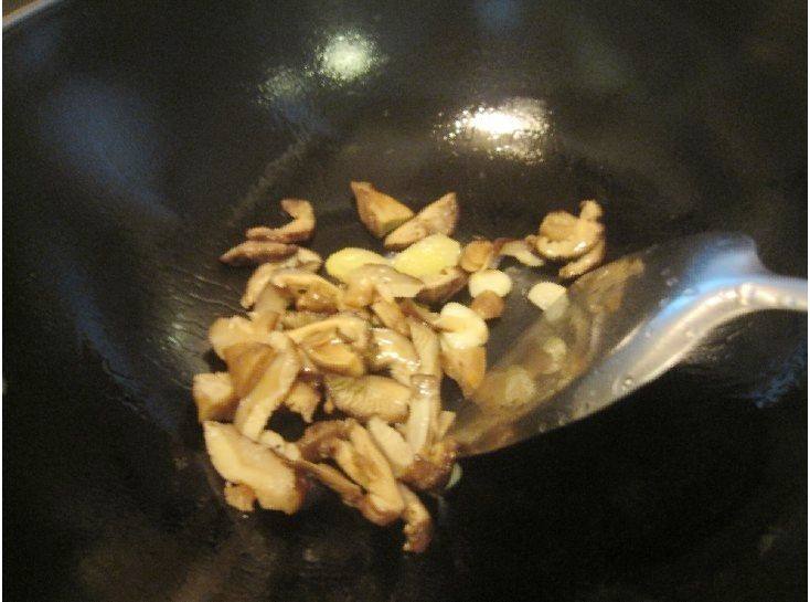 香菇银耳溜鸡腿肉步骤9