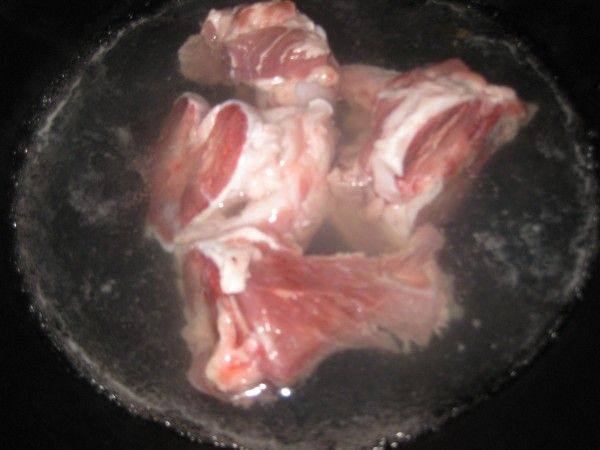红枣芋头大骨煲步骤2
