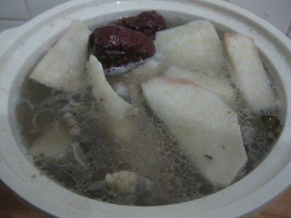 红枣芋头大骨煲步骤8