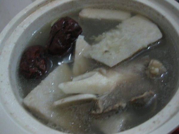 红枣芋头大骨煲步骤10