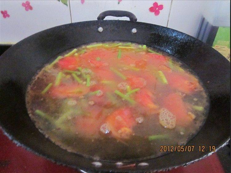 西红柿蒜薹汤步骤7