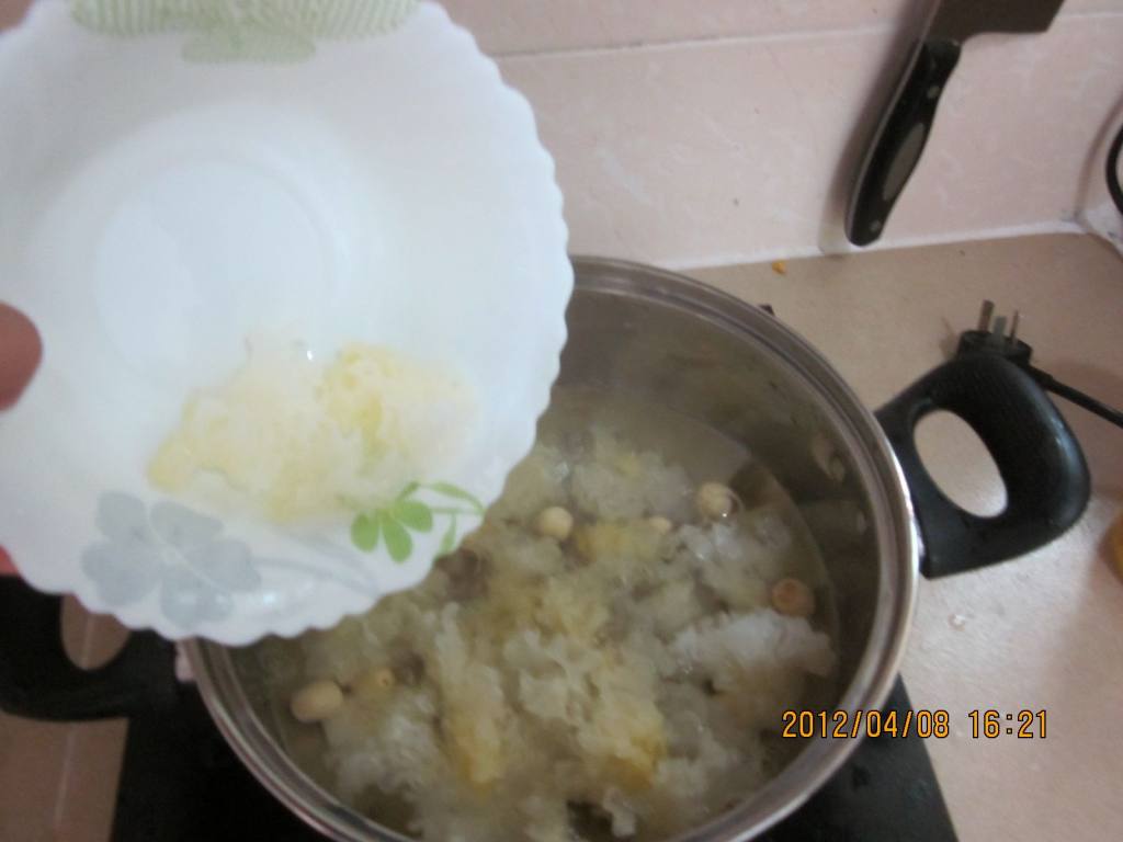 冰镇冰糖莲子银耳雪梨步骤5