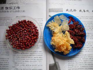 红豆栆银耳羹步骤1