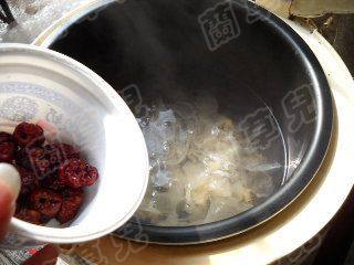 红豆栆银耳羹步骤5